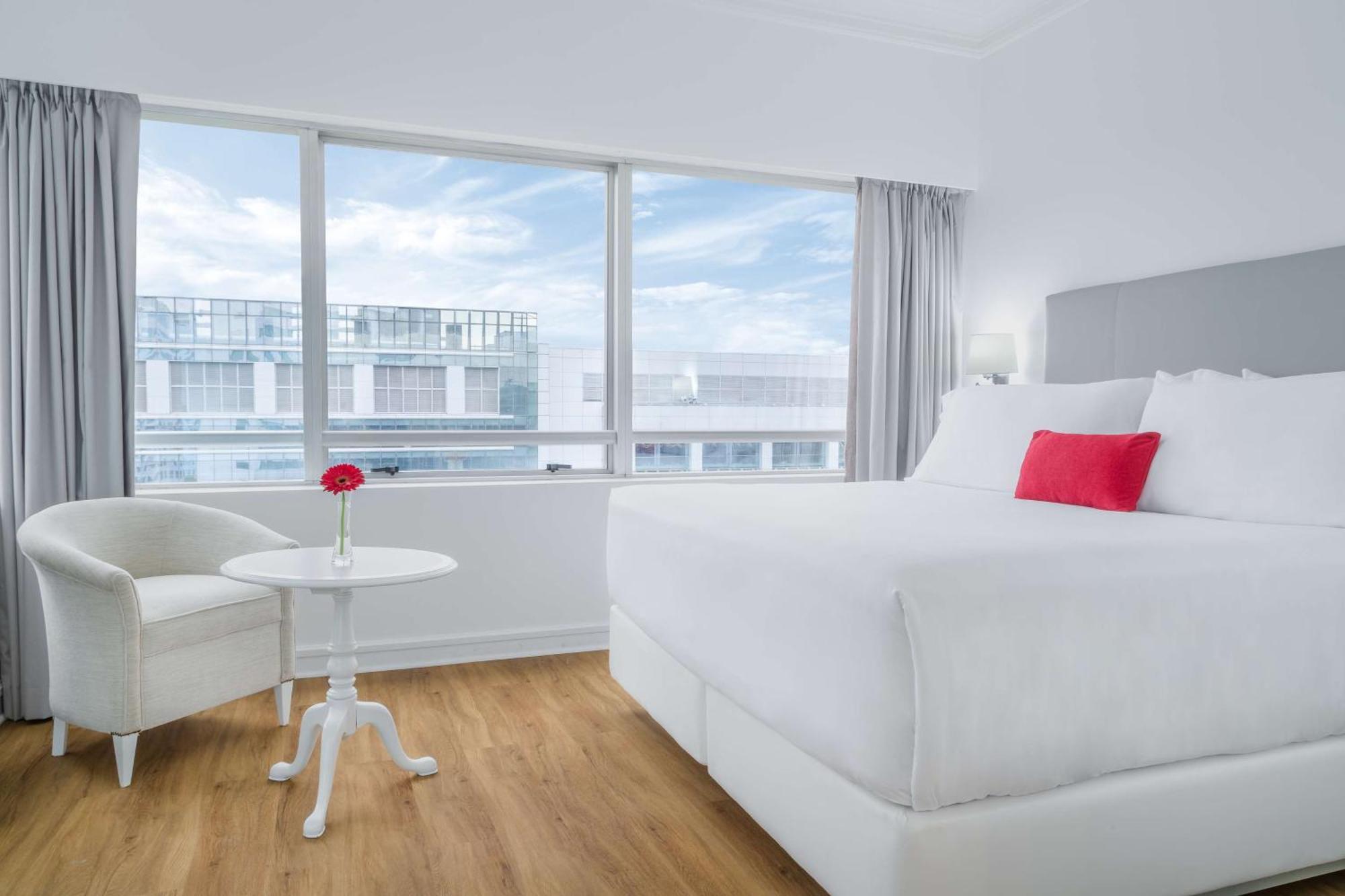 فندق إن إتش كوليكشين بلازا سانتياغو المظهر الخارجي الصورة A room at the Hotel 57