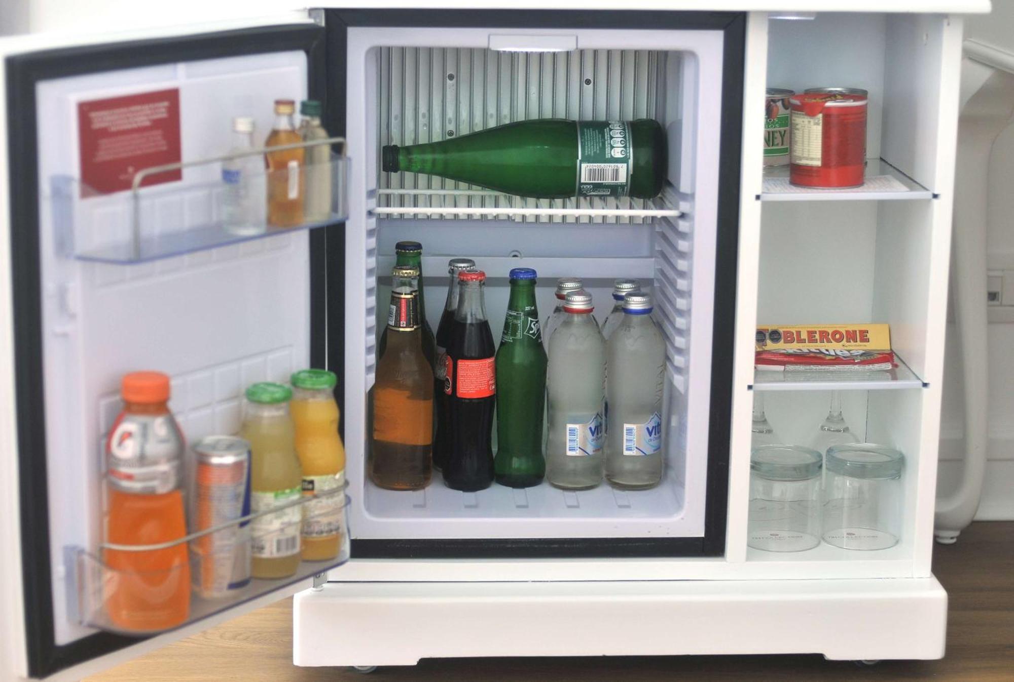 فندق إن إتش كوليكشين بلازا سانتياغو المظهر الخارجي الصورة A mini-bar