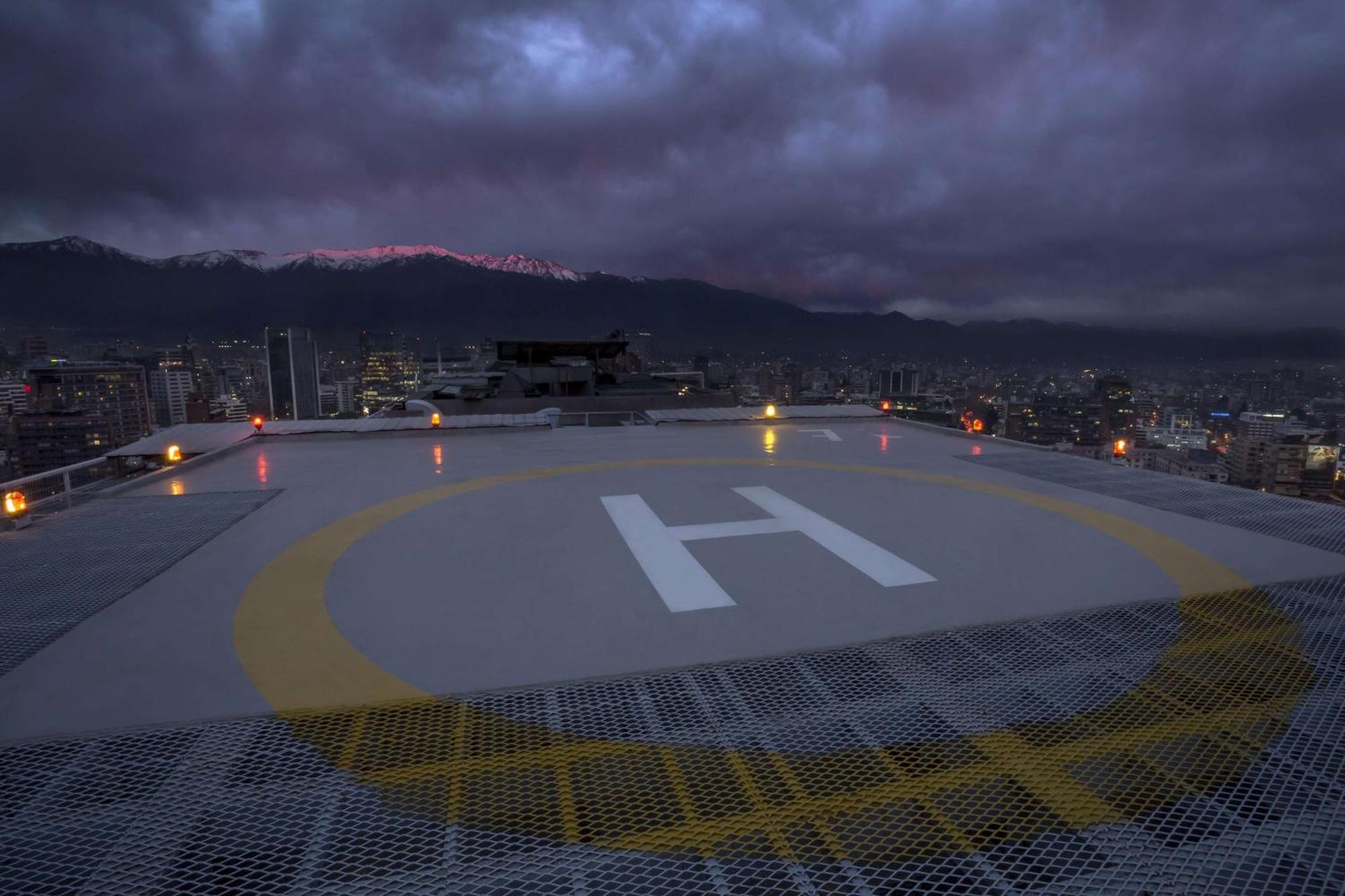 فندق إن إتش كوليكشين بلازا سانتياغو المظهر الخارجي الصورة Helipad at the University Hospital of Geneva