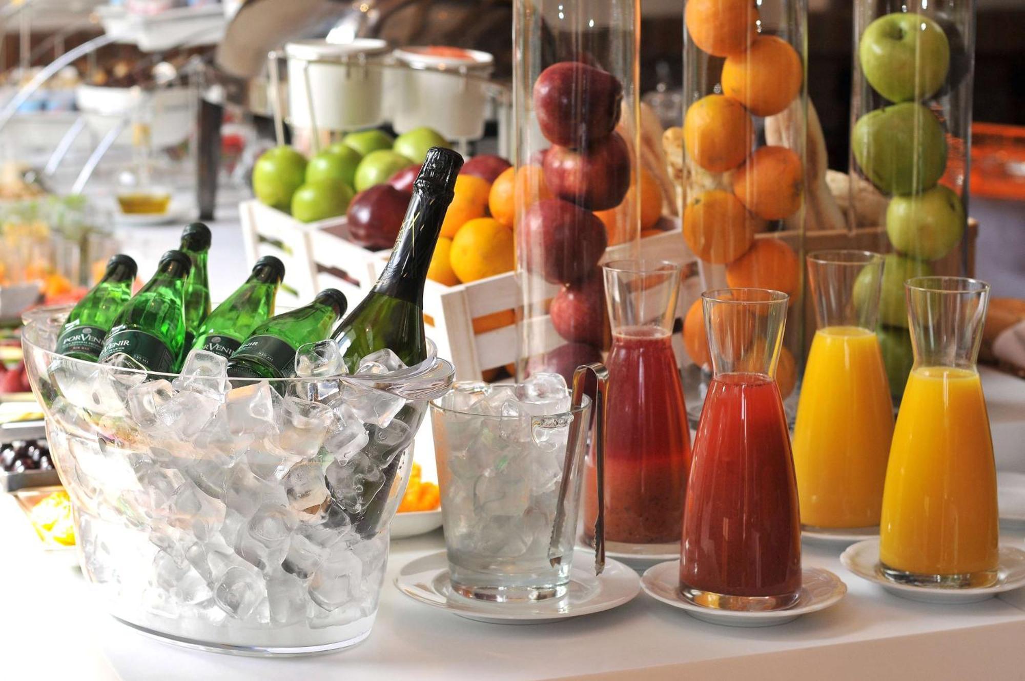فندق إن إتش كوليكشين بلازا سانتياغو المظهر الخارجي الصورة Fruit juice