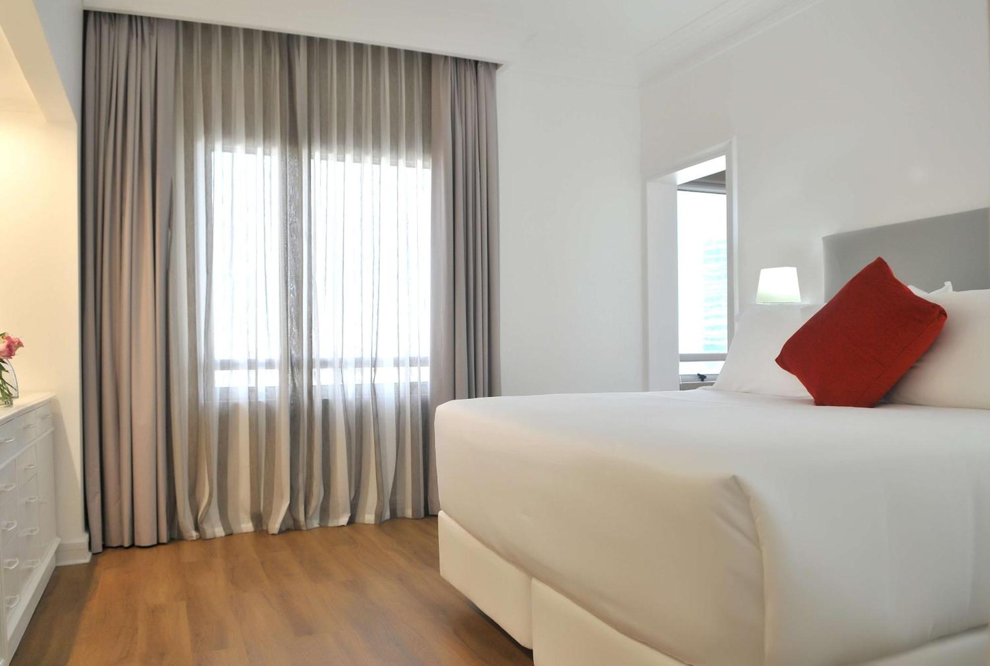 فندق إن إتش كوليكشين بلازا سانتياغو المظهر الخارجي الصورة A bedroom at the hotel