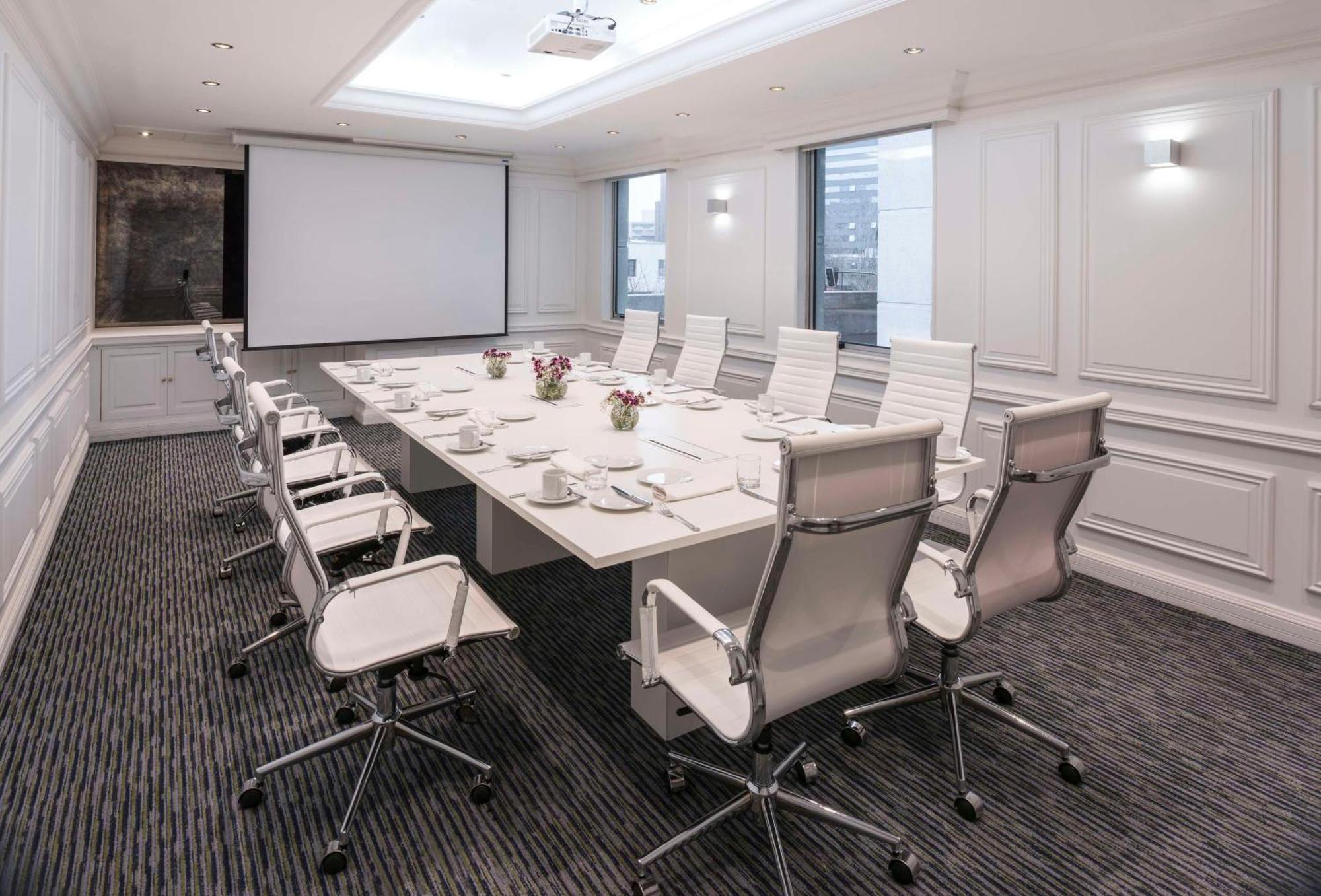 فندق إن إتش كوليكشين بلازا سانتياغو المظهر الخارجي الصورة Meeting room